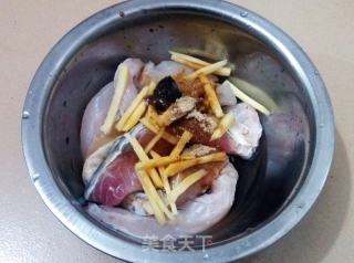 鱼腩煲仔饭的做法步骤：3