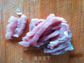 糖醋里脊的做法步骤：1