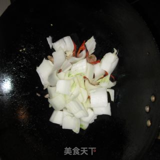 白菜梗子炒瘦肉的做法步骤：4