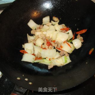白菜梗子炒瘦肉的做法步骤：6