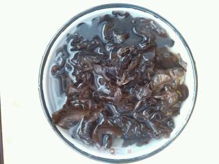 芹菜牛肉鲜水饺的做法步骤：1