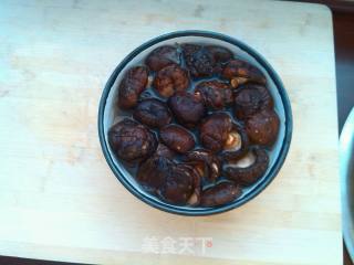 芹菜牛肉鲜水饺的做法步骤：2