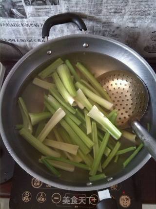 芹菜牛肉鲜水饺的做法步骤：5