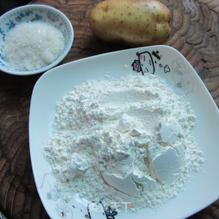 土豆丝煎饼的做法步骤：1