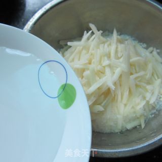 土豆丝煎饼的做法步骤：5