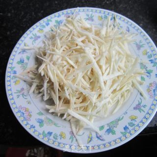油辣红薯丝的做法步骤：2