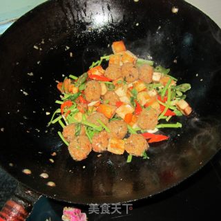 鱼香肉丸豆腐丁的做法步骤：9