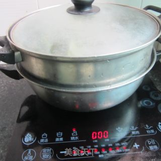 猪肉糯米花生粽子的做法步骤：7