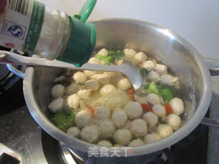 竹荪鸡脯肉丸汤的做法步骤：18