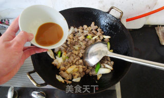 ＜鲁菜＞葱爆羊肉丁的做法步骤：8