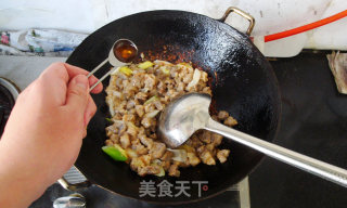 ＜鲁菜＞葱爆羊肉丁的做法步骤：9
