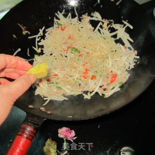 白萝卜丝炒肉－－咖喱香的做法步骤：6