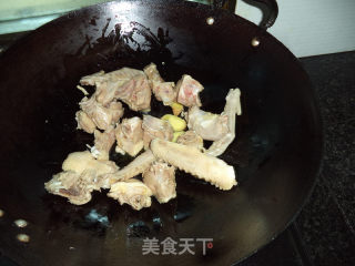 花生米蒸鸭的做法步骤：3