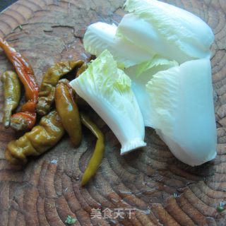 烤鸭炒白菜梗子的做法步骤：2