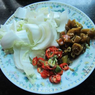 烤鸭炒白菜梗子的做法步骤：3