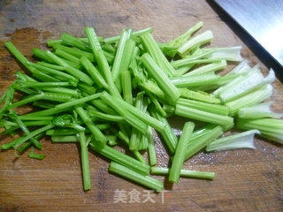芹菜炒花蟹的做法步骤：3