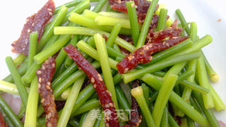 嫩蒜苗拌香辣猪肉条的做法步骤：5