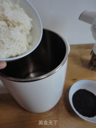香浓好滋味【黑芝麻米糊】剩米饭巧利用的做法步骤：2