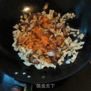 萝卜干炒腊肉的做法步骤：5