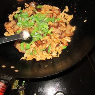 萝卜干炒腊肉的做法步骤：7