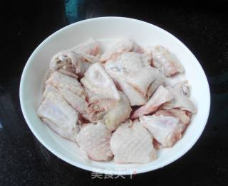 板栗鸡翅煲的做法步骤：1