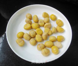 板栗鸡翅煲的做法步骤：2