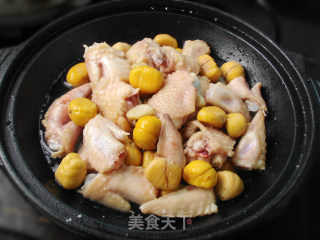 板栗鸡翅煲的做法步骤：6