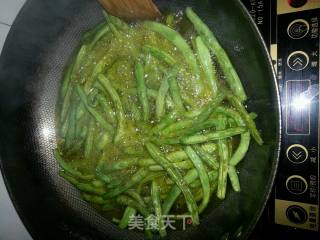 干煸豆角的做法步骤：5