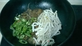 杏鲍菇辣烧牛蹄筋的做法步骤：8
