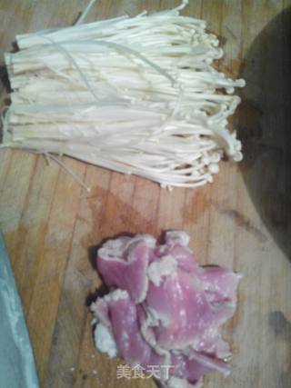 金针菇炒肉片的做法步骤：1