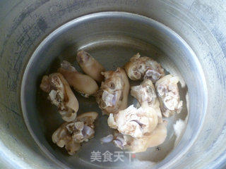 剁椒猪蹄的做法步骤：2