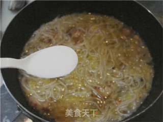 渍菜粉（酸菜猪肉炖粉条）的做法步骤：12