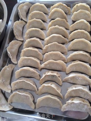 荠菜饺子的做法步骤：9