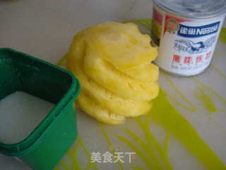 奶香蜜汁烤菠萝的做法步骤：1