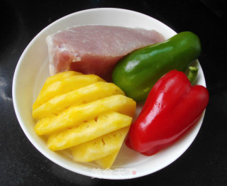 菠萝咕噜肉的做法步骤：1