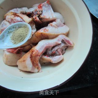 烟熏酱香孜然猪脸皮肉的做法步骤：6
