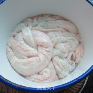 猪大肠的清洗方法－－简单又干净的做法步骤：6
