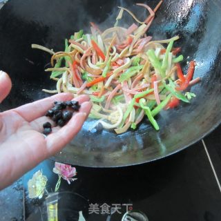 火腿鱿鱼豆腐丝的做法步骤：7