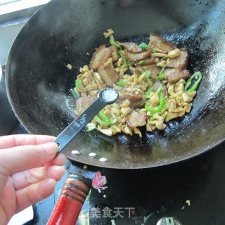 萝卜干炒东坡肉的做法步骤：7