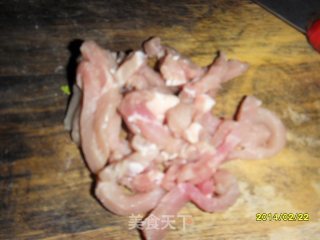 茄汁芹菜木耳小炒肉的做法步骤：2