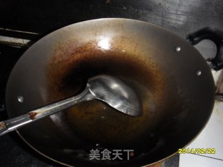 茄汁芹菜木耳小炒肉的做法步骤：3