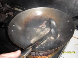 茄汁芹菜木耳小炒肉的做法步骤：4
