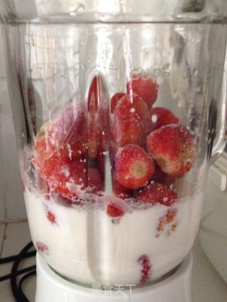 草莓奶昔的做法步骤：3