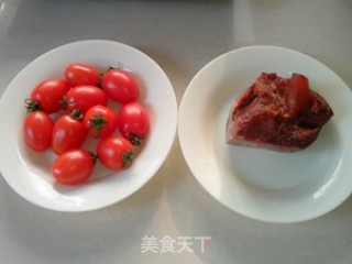 圣女果牛肉汤的做法步骤：1
