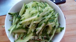 简单快手菜——凉拌豆腐皮的做法步骤：2