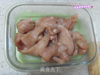 香煎里脊的做法步骤：1