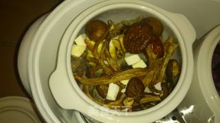 茶树菇鸡汤的做法步骤：1