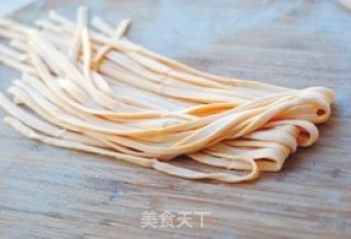 胡萝卜手擀面的做法步骤：6