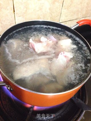 红烧猪蹄的做法步骤：2