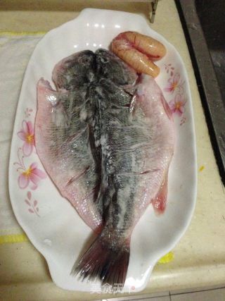 茄汁鲈鱼的做法步骤：1
